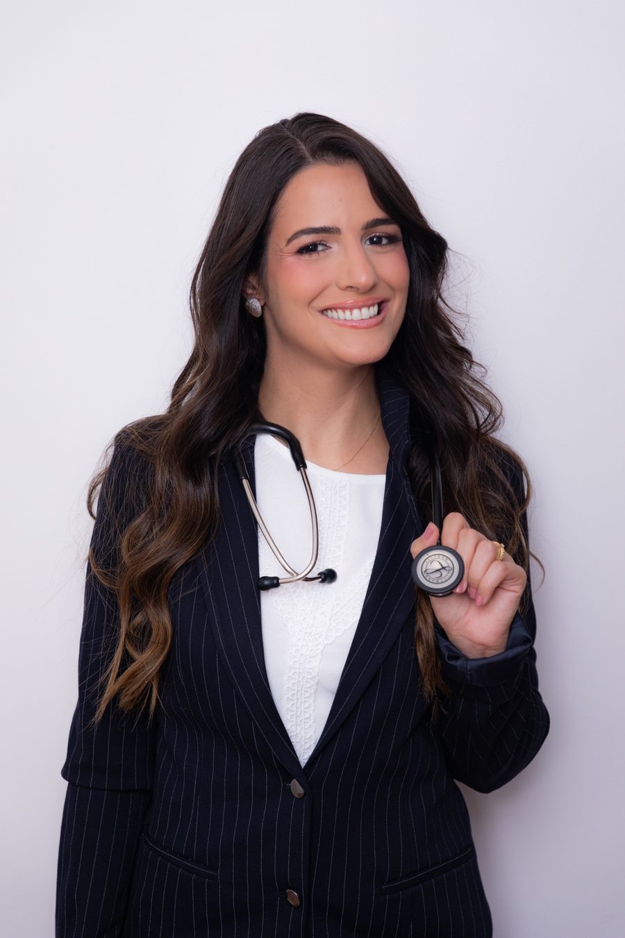Dra. Marina Nasser com estetoscópio